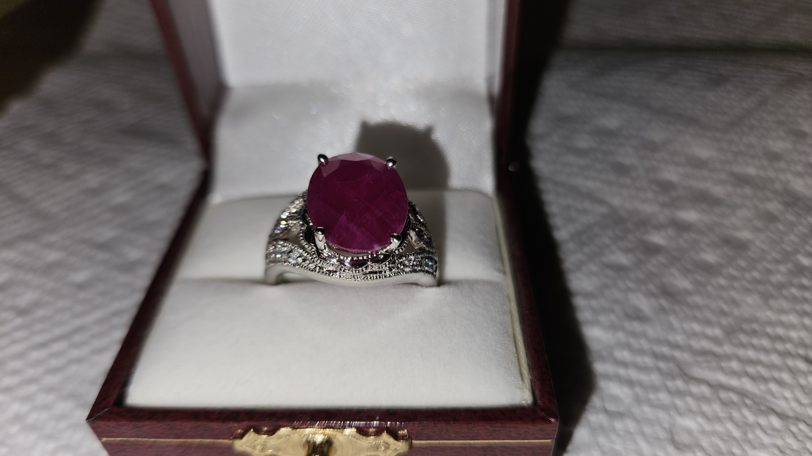 BEAUTIFUL COCKTAIL RING IN WHITE GOLD & DIAMONDS W/LAB CREATED RUBY