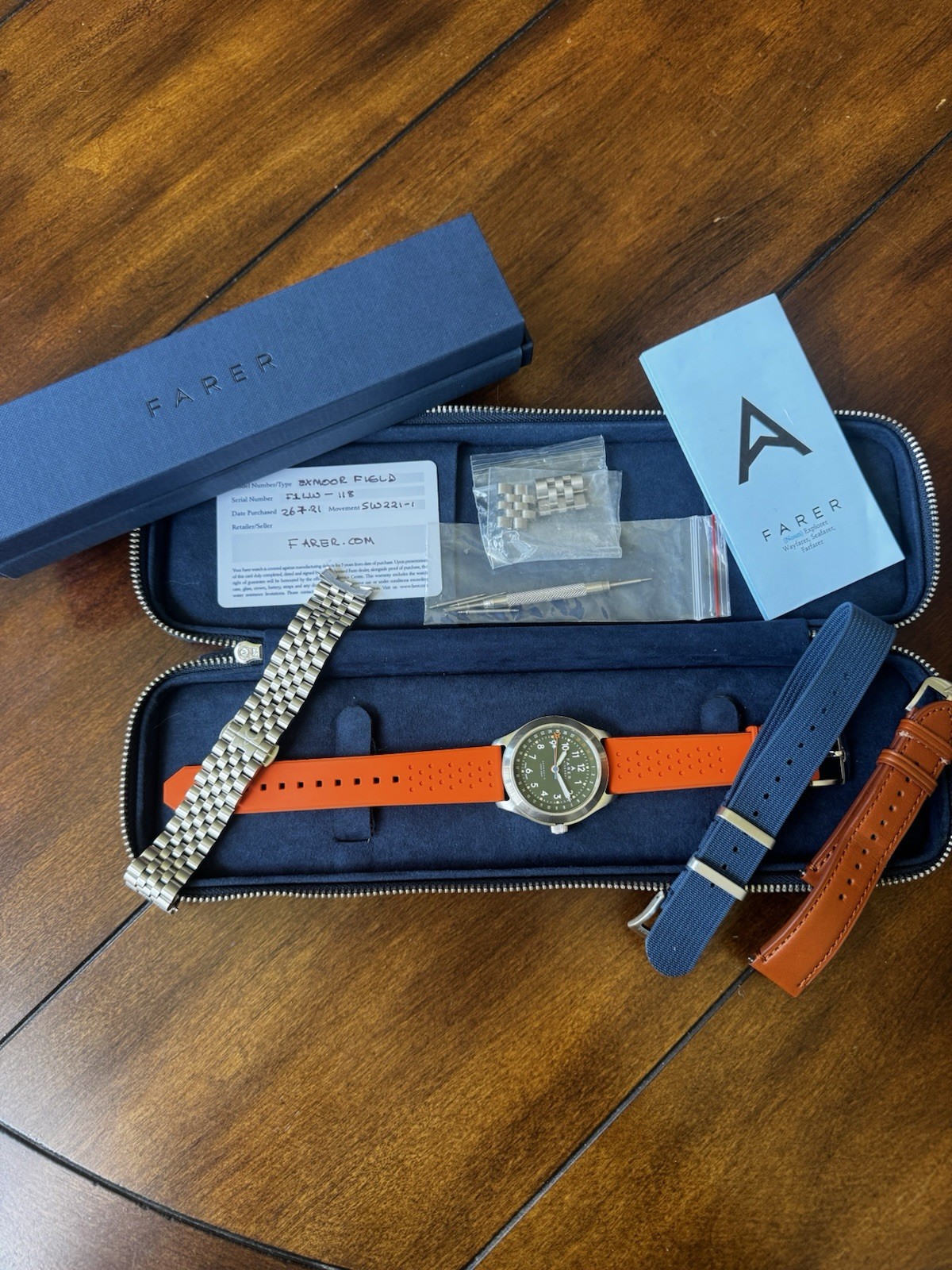 Farer Exmoor Field Automatic Pointer Date – Full Kit w/Bracelet & 3 Farer Straps