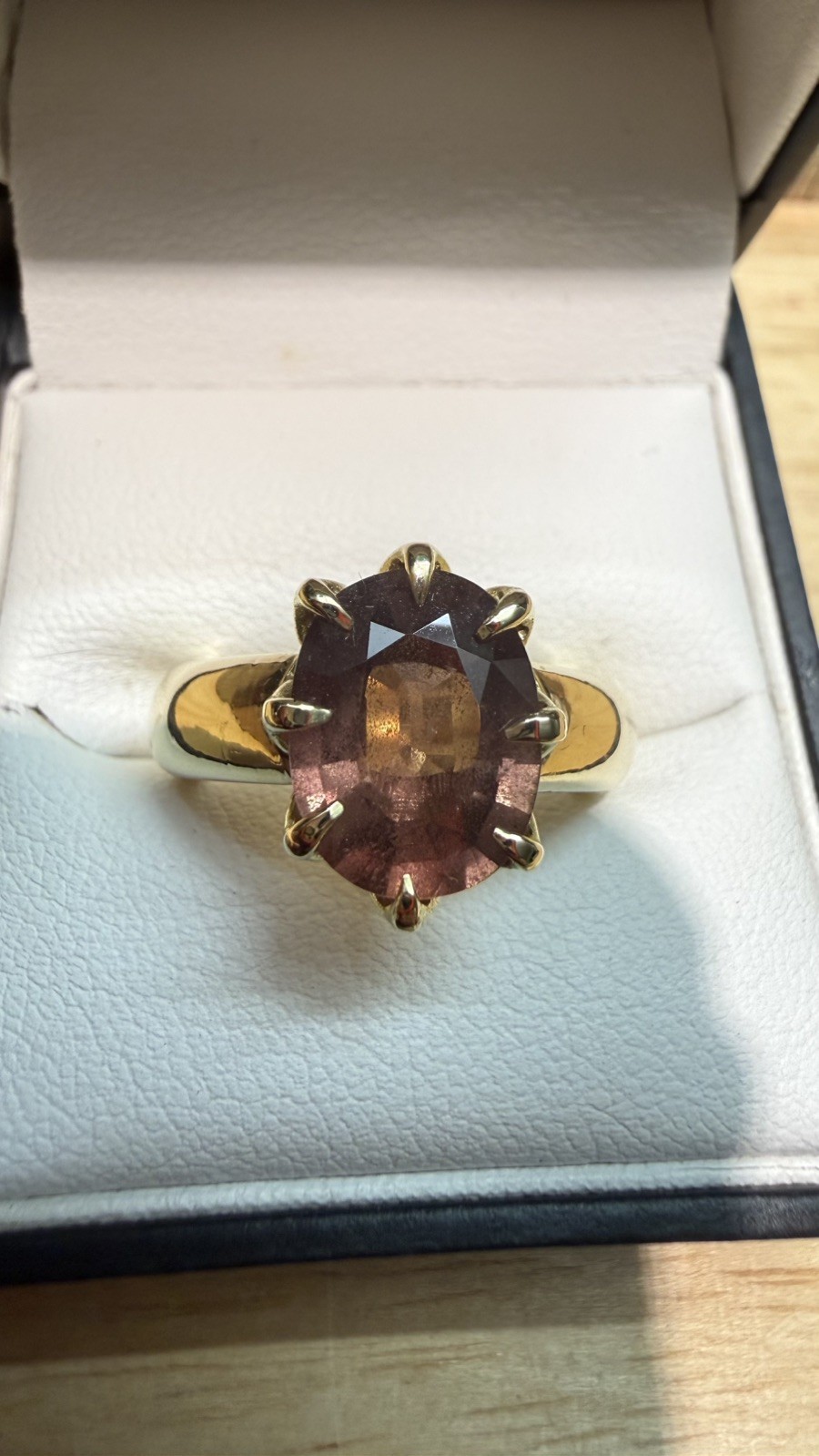 18K Solid Yellow Gold Natural Colour-Change Sapphire Solitaire Ring — 4.33ct
