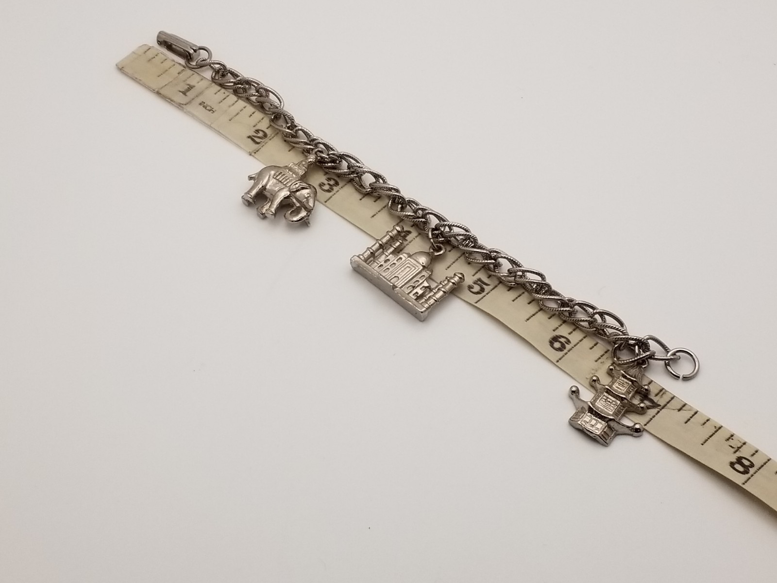 VTG Silver Tone Travel-Themed Charm Bracelet India Elephant Taj Mahal Pagoda 7″