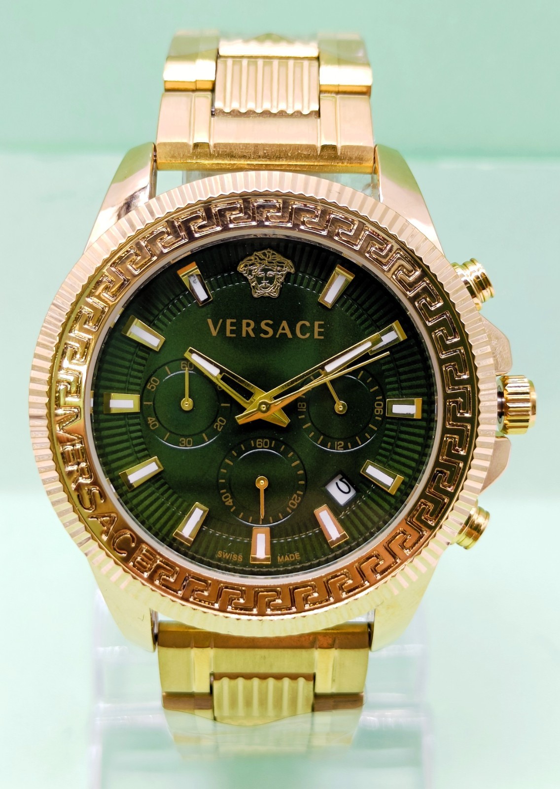 Fantastic Versace Date Indicator Chronograph Analog Quartz Men’s Wrist Watch