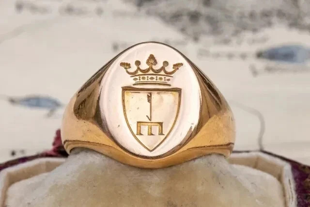 Coat of Arms Chevaliers Heraldry Victorian Signet Ring 14K Yellow Gold Plated