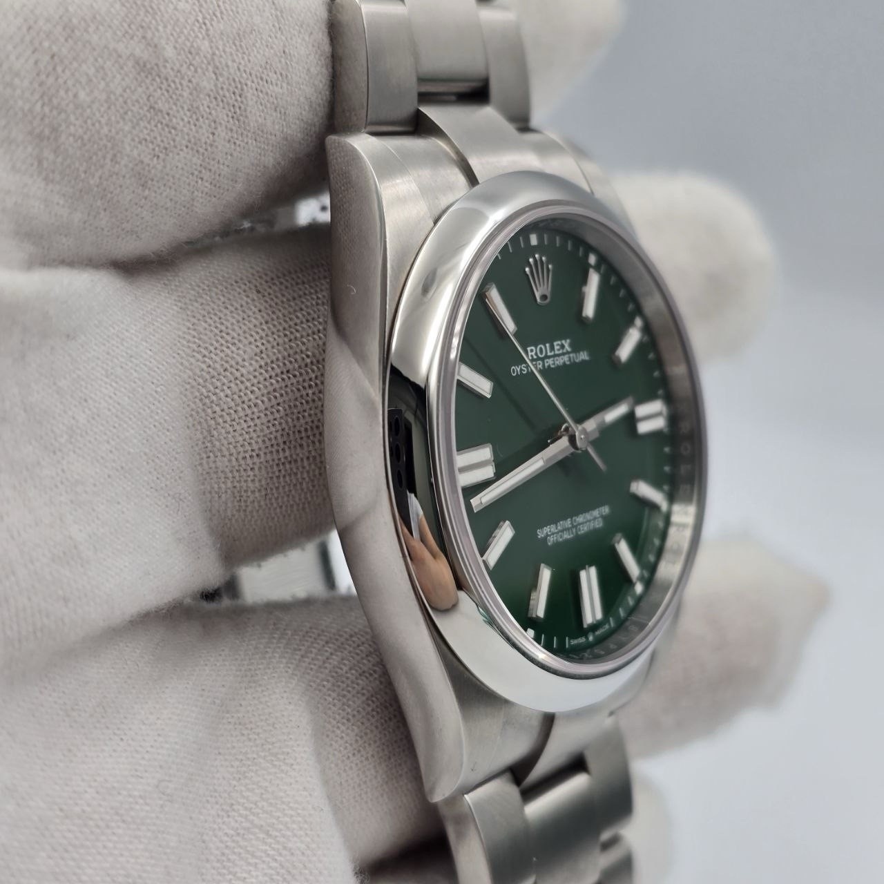2024 PAPERS Rolex Oyster Perpetual 41mm Green Dial Steel 124300 BOX