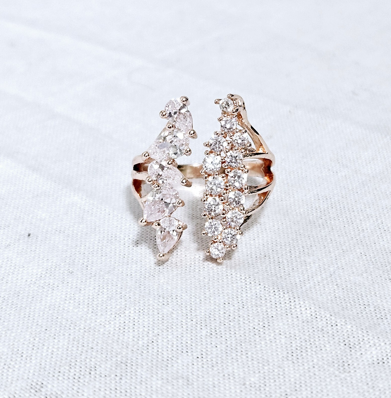 Rose Gold Tone Split Ring With Clear Crystals Size 7.5 J6-1645