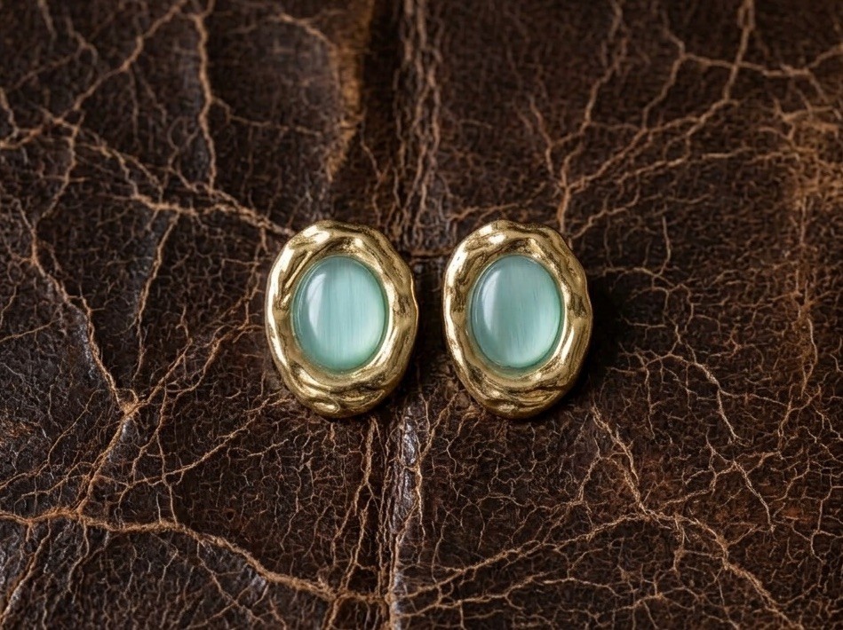 Chico’s Molten Earrings Gold Stud Statement Cabochon Hammered VTG Seafoam