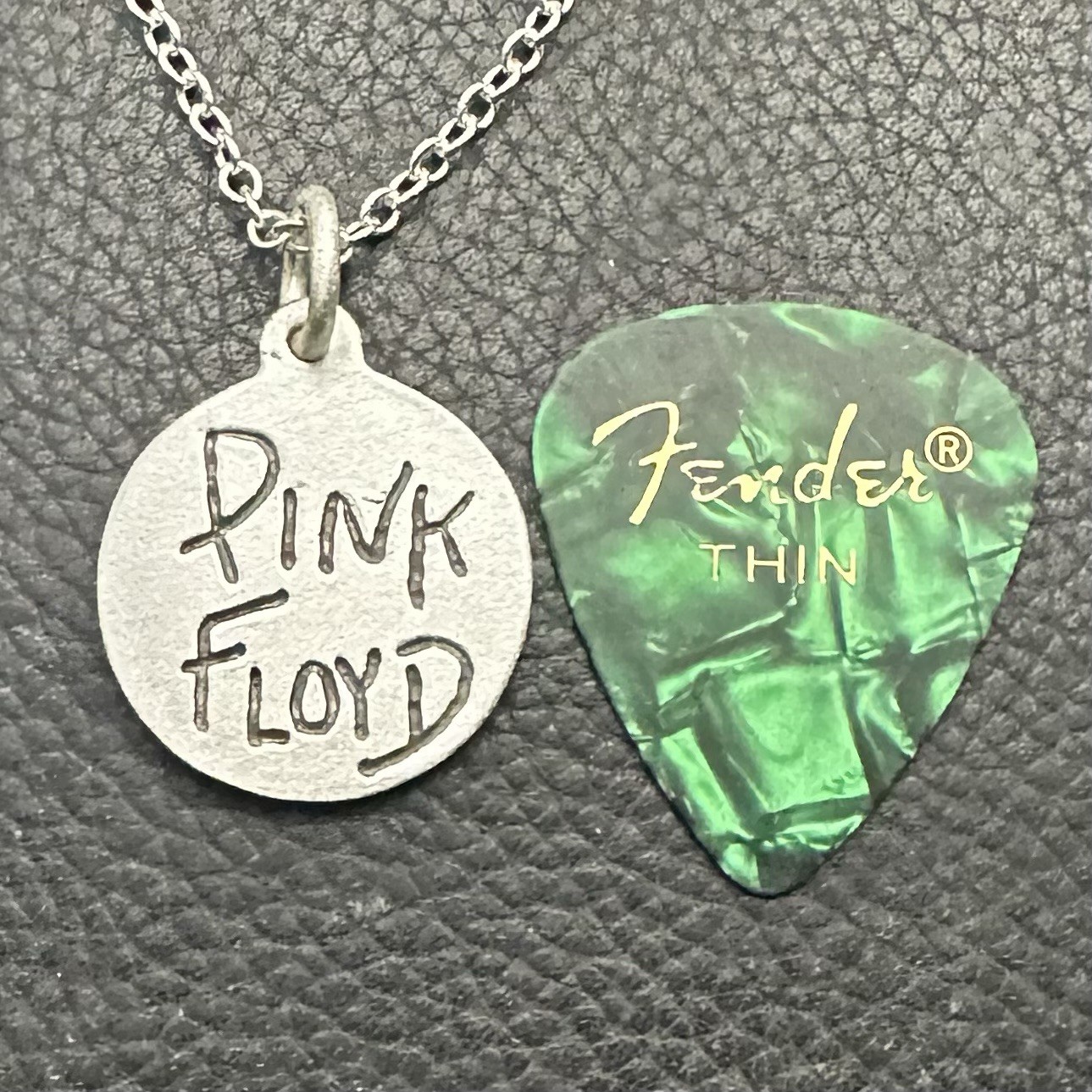 MJG STERLING SILVER PINK FLOYD PENDANT. + CHAIN. 23mm. 5.7 GR.
