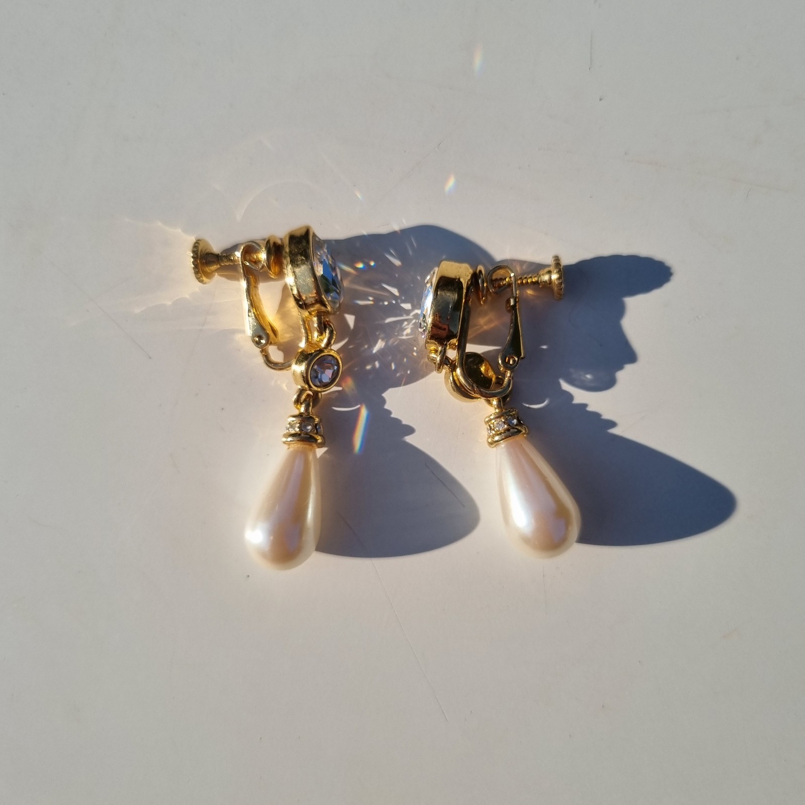 Very pretty pair of 1970’s faux pearl clip on earrings (Y335)