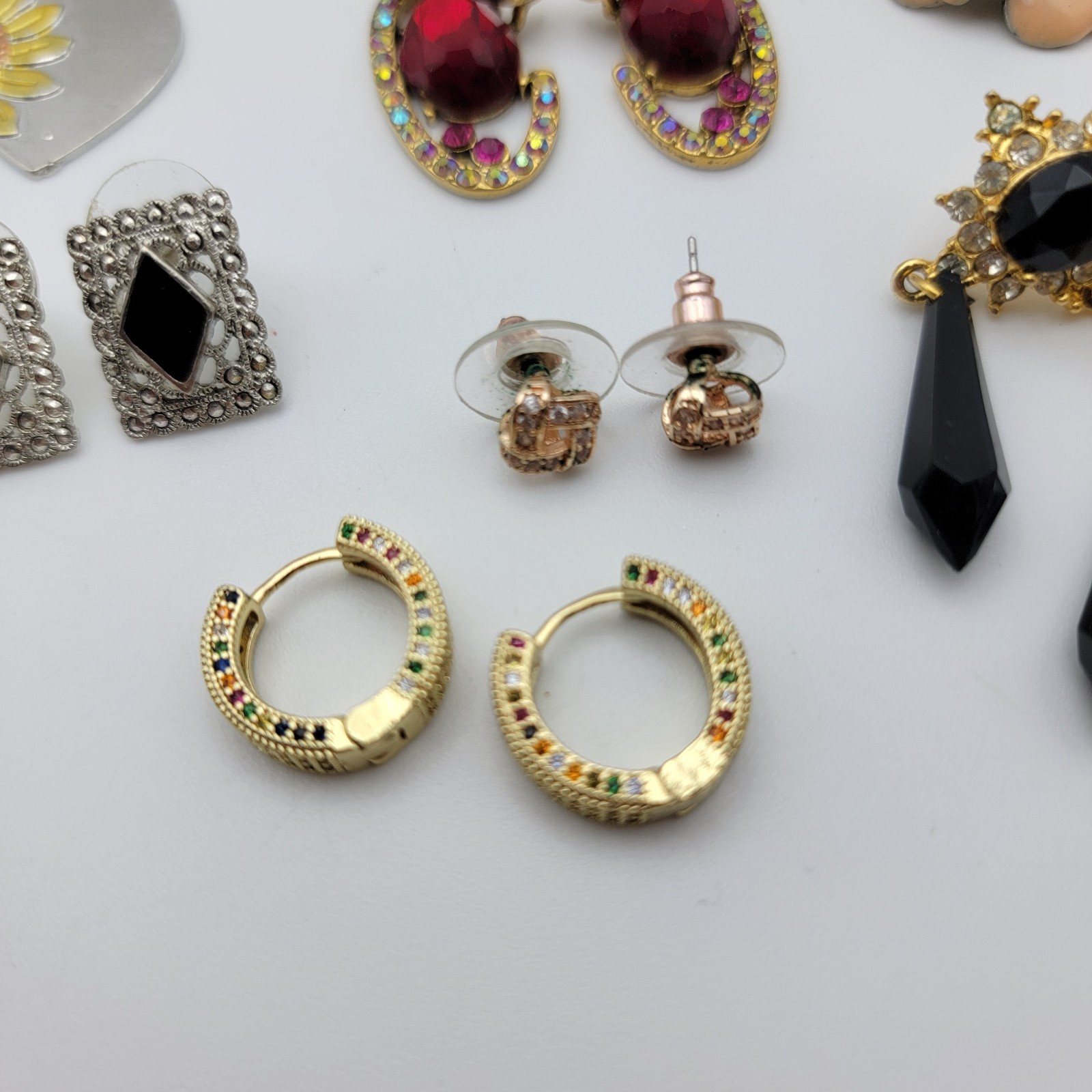 Fashion Earrings LOT 18-Pairs Style For Every Occasion Mixed Materials Mix Metal