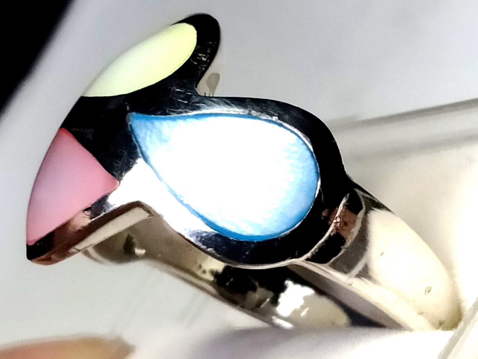 LOVELY! MOP INLAYS IN STERLING SILVER.925 RING SIZE 9.0-9.25!