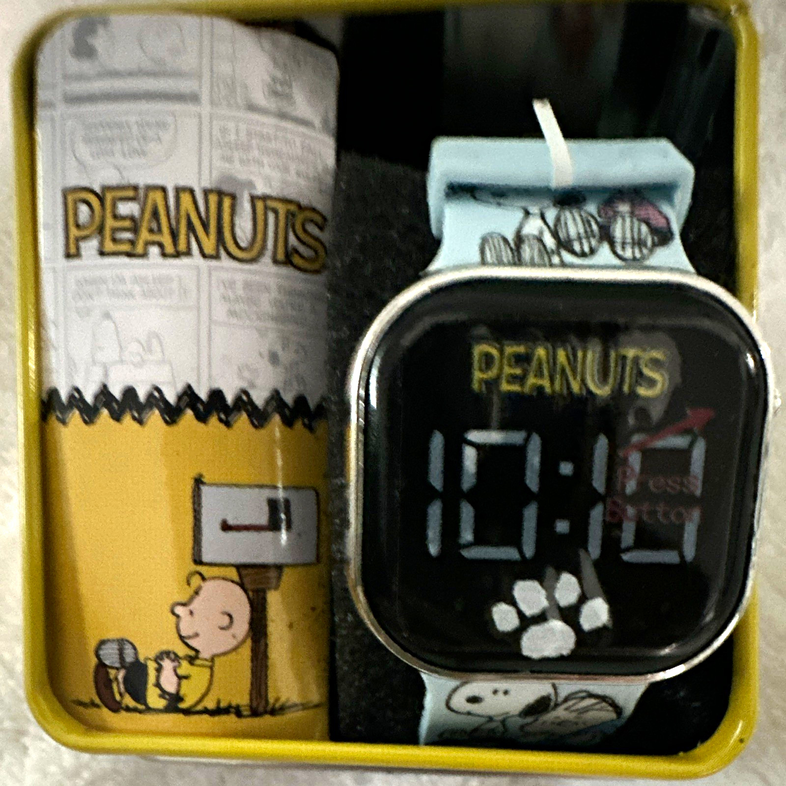 Peanuts Quartz Digital LCD Watch Square Silver Case White Plastic Strap Tin Box