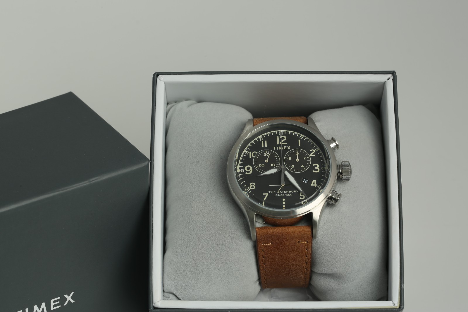 Gents Timex Waterbury Chronograph Watch Black Dial Brown Leather Strap with Box