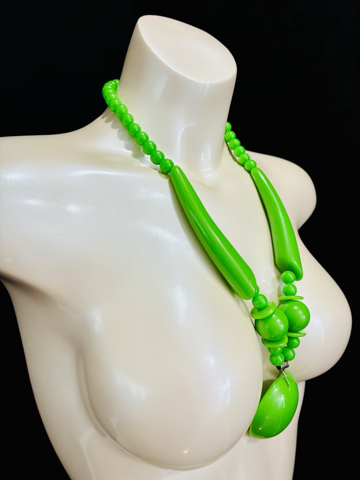 Green Plastic Beaded Statement Necklace, Round Pendant, Adjustable, No Stone
