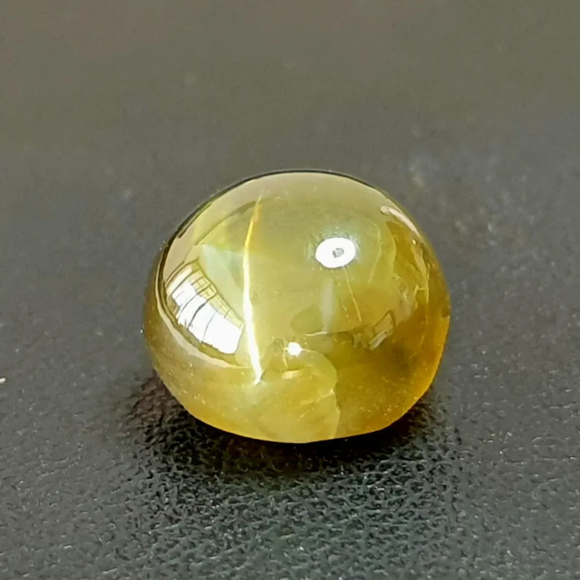 8.25 ct Sri Lankan Milk and Honey Chrysoberyl Cat’s Eye Unheated gemstone
