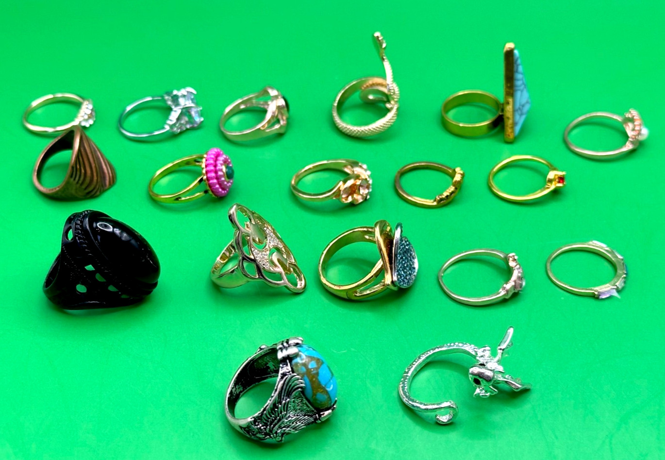 Lot 18 Gold & Silver Tone Rings Including 1 Premier Design Sizes 6 to 6.5 R-6