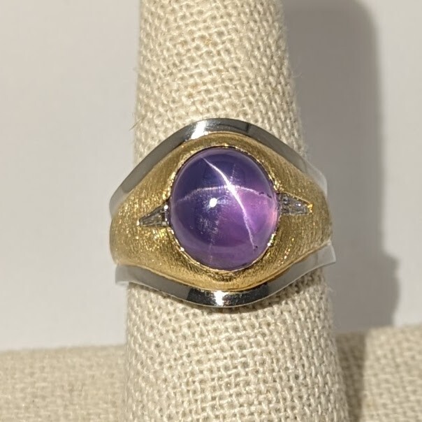 18 Karat Yellow Gold and Platinum Star Sapphire Lavander Color