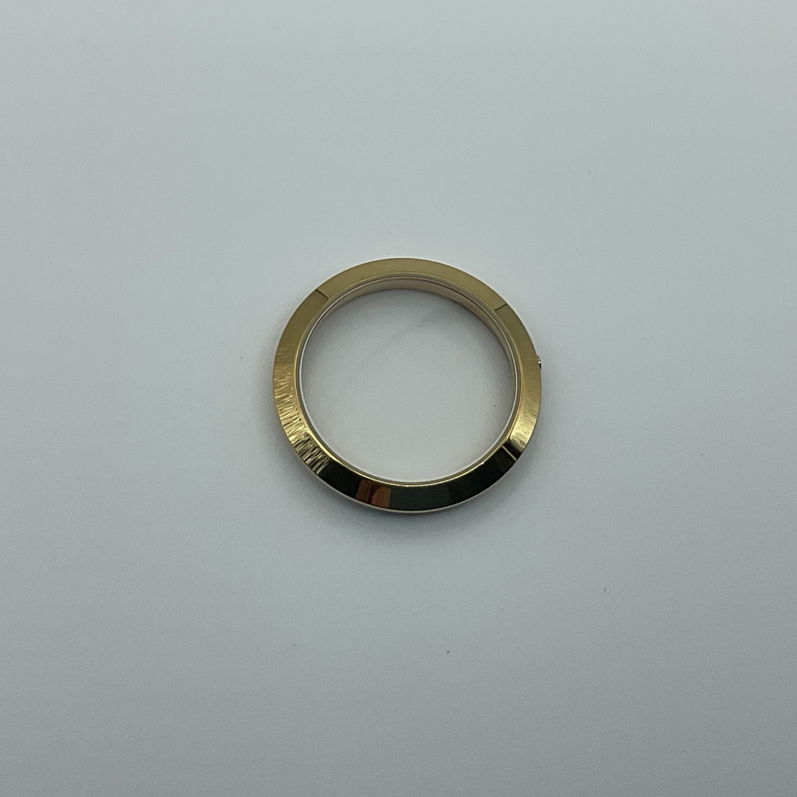 NOS GUCCI 2200L YELLOW GOLD PLATED WATCH BEZEL