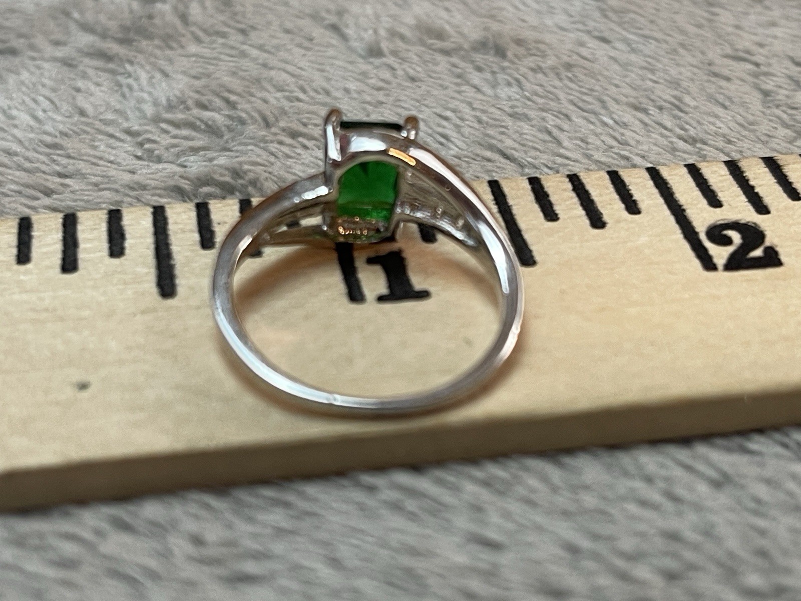 Sterling Silver Ring Emerald Green Simulated Stone With Clear Cz’s – size 7