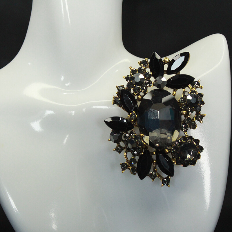 Vintage Luxury Crystal Glass Black Rhinestone Corsage Brooch Collar Pin