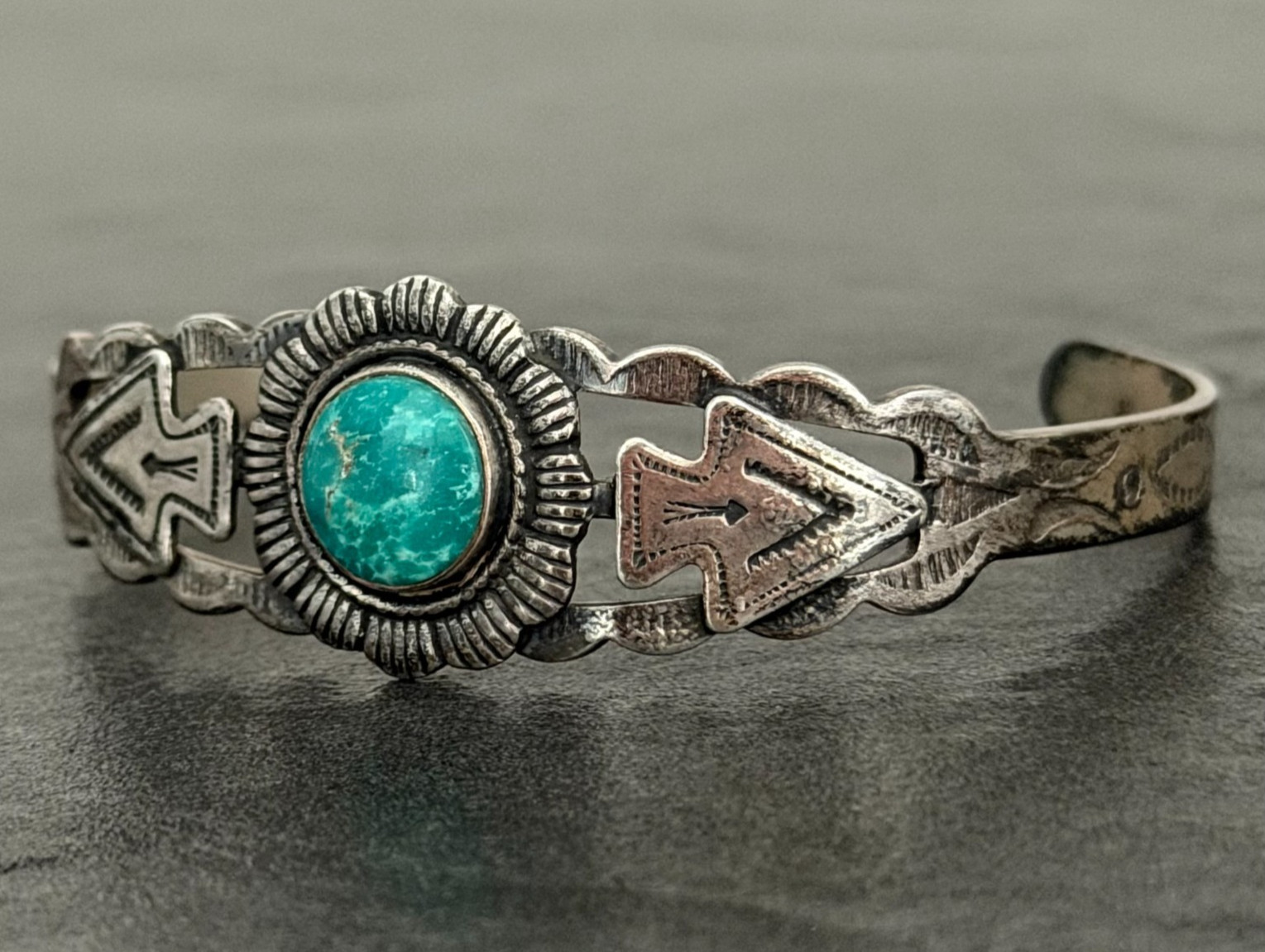 Vintage FRED HARVEY era Navajo ARROW HEAD Turquoise Sterling Bracelet 6.75in