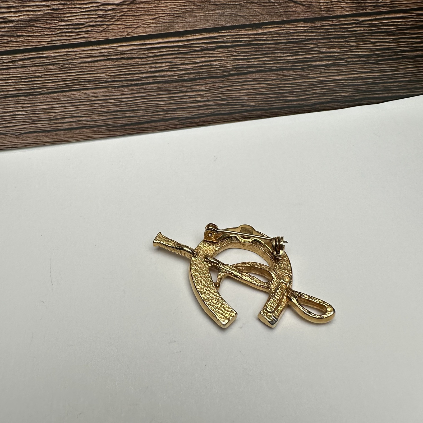 Vintage Gerry’s Rhinestone Horse Shoe With Riding Crop Brooch Pin Gold Tone
