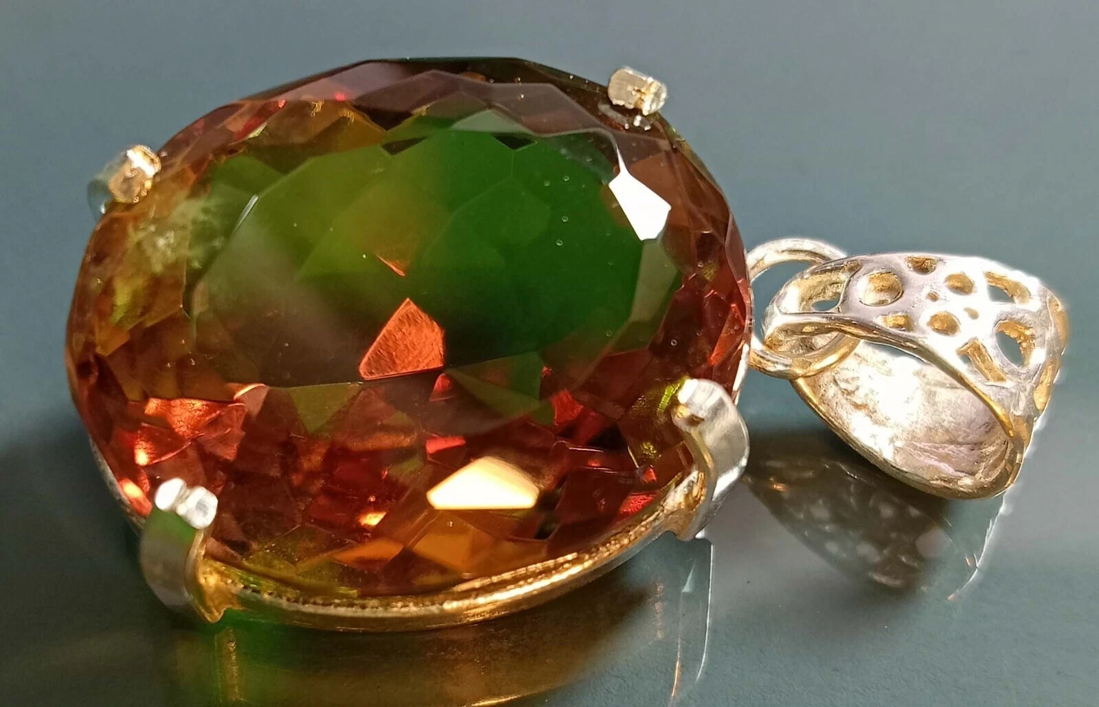 Oval Cut Pendant Alexandrite Colour Change 62-64 Ct Natural Gemstone Certified