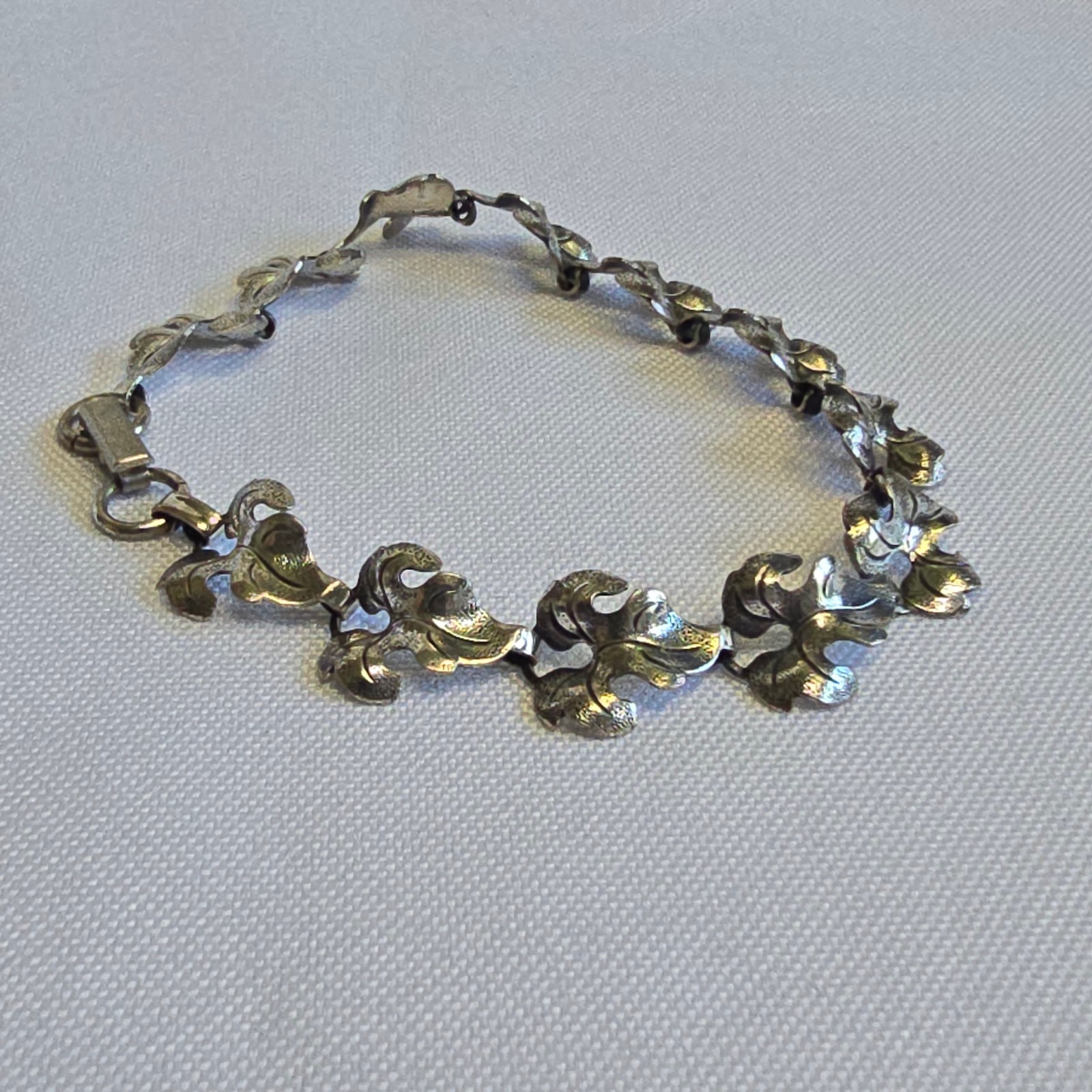 Vtg Sterling Silver Leaf Bracelet 7.32g Fine Jewelry 7.25″ Floral Fold Over