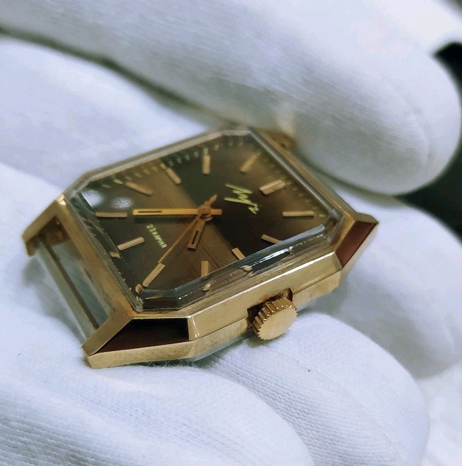 NOS. Luch 2209 Gold Plated AU10 Vintage Original Soviet Classic Luxury Watch
