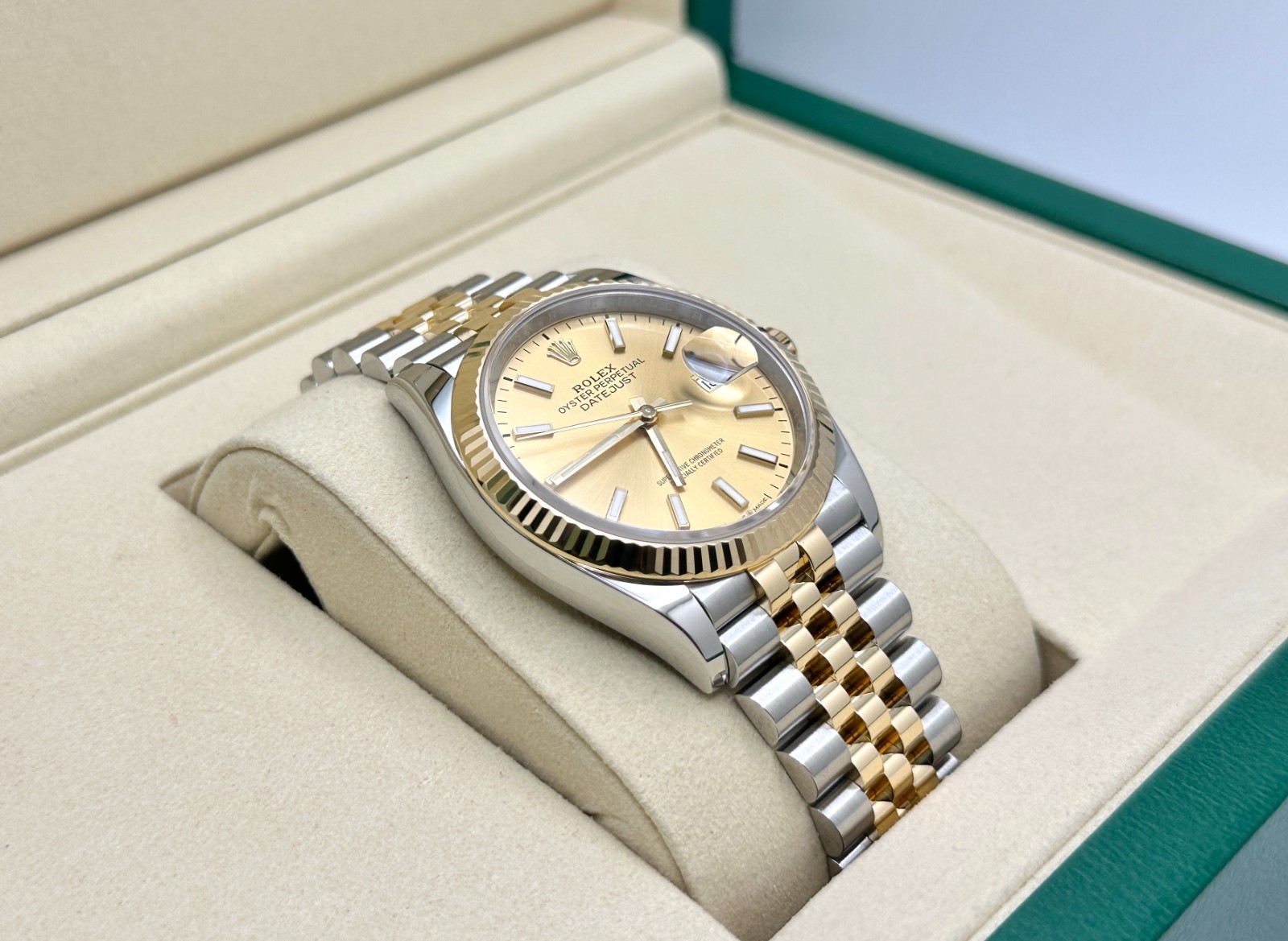 2025 Rolex Datejust 126233 36mm Champagne Dial 18K Gold Steel Box Paper Jubilee
