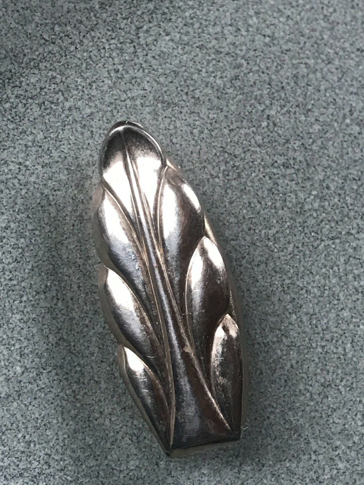 Vintage Light Goldtone Etched Leaf Clip Pin Brooch – 1.5 x 0.5 inches – GOOD to