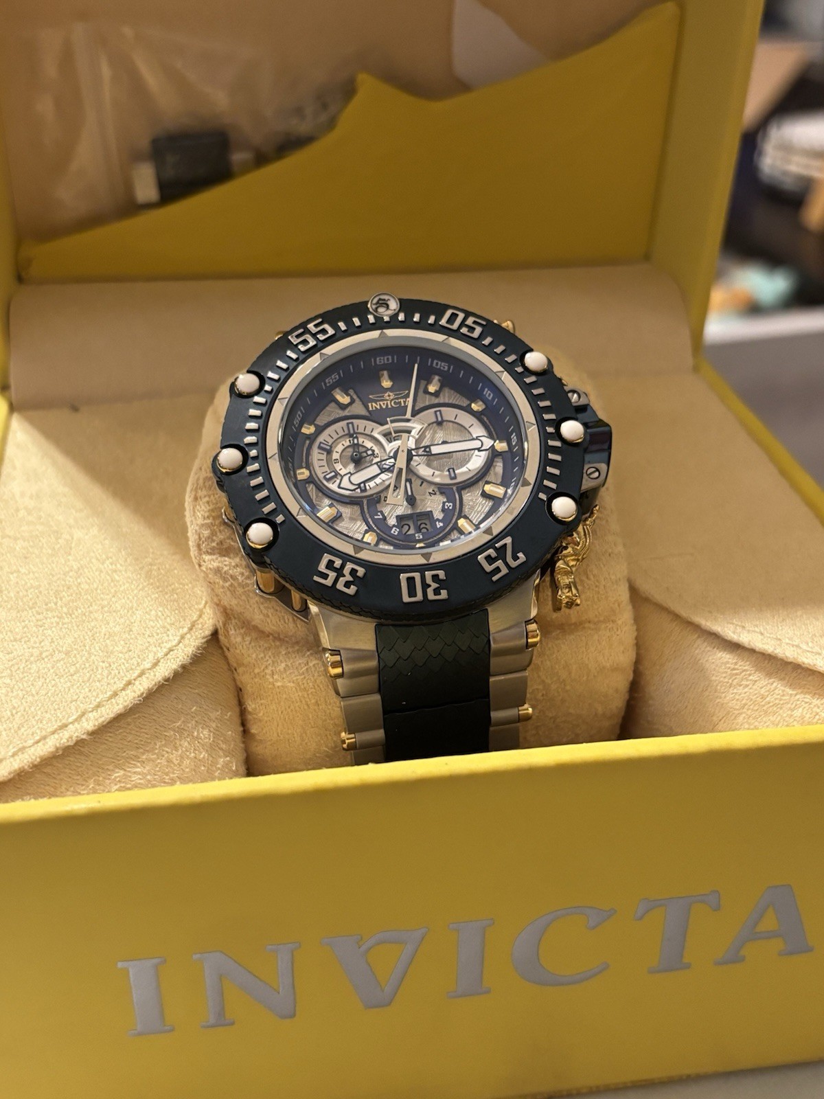 Invicta Subaqua Noma VII Men’s Quartz Watch model 32113