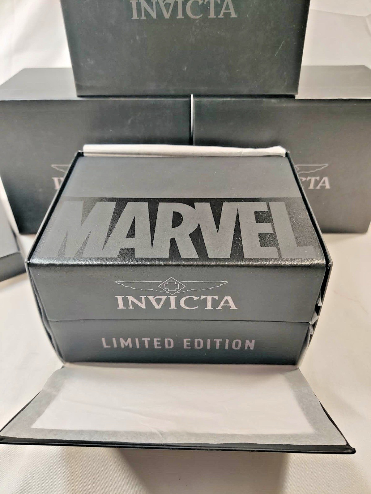 NEW RARE LIMITED EDITION INVICTA MARVEL WATCH BOX WITH CLOTH