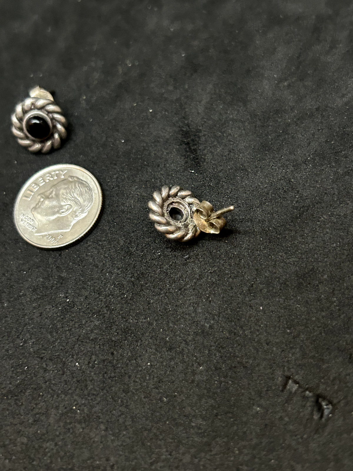 925 Sterling Onyx Navajo Design Post Earrings 10.8mm – 3.61g