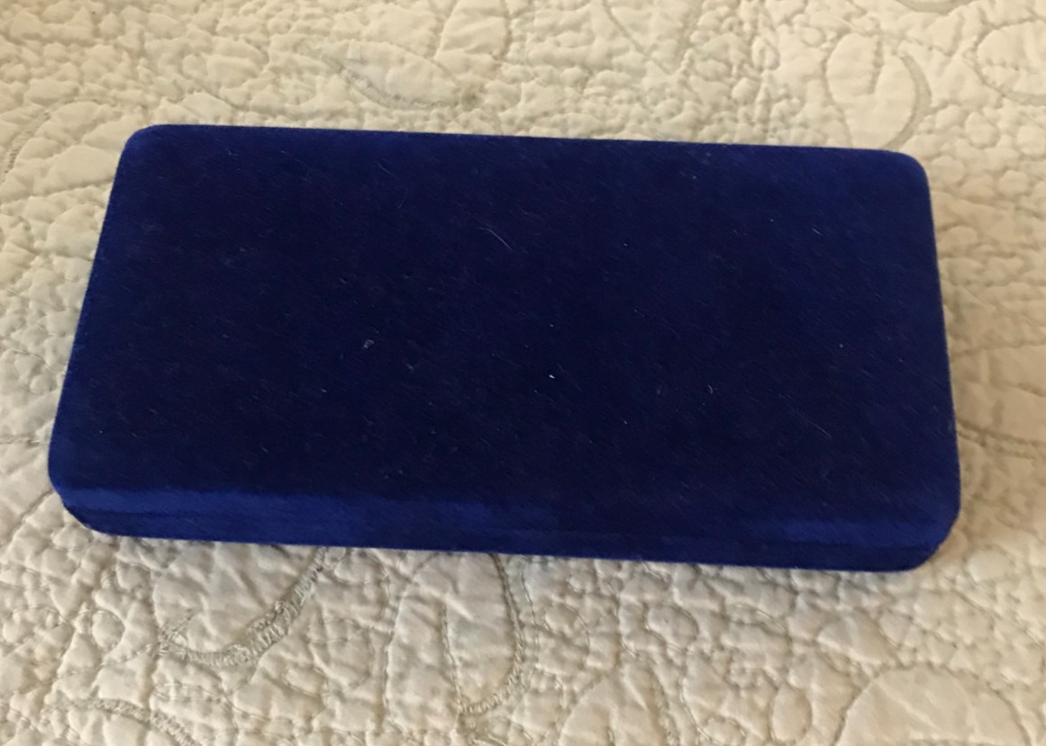 Murata Pearl Blue Velveteen Bracelet Presentation Box