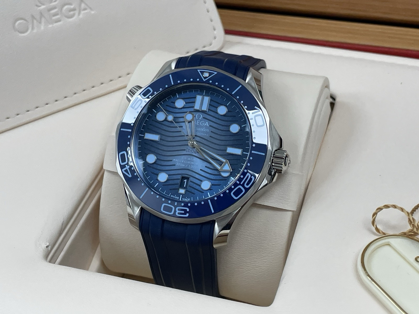 OMEGA SEAMASTER SUMMER BLUE EDITION 300M BRAND NEW 42MM 210.32.42.20.03.002