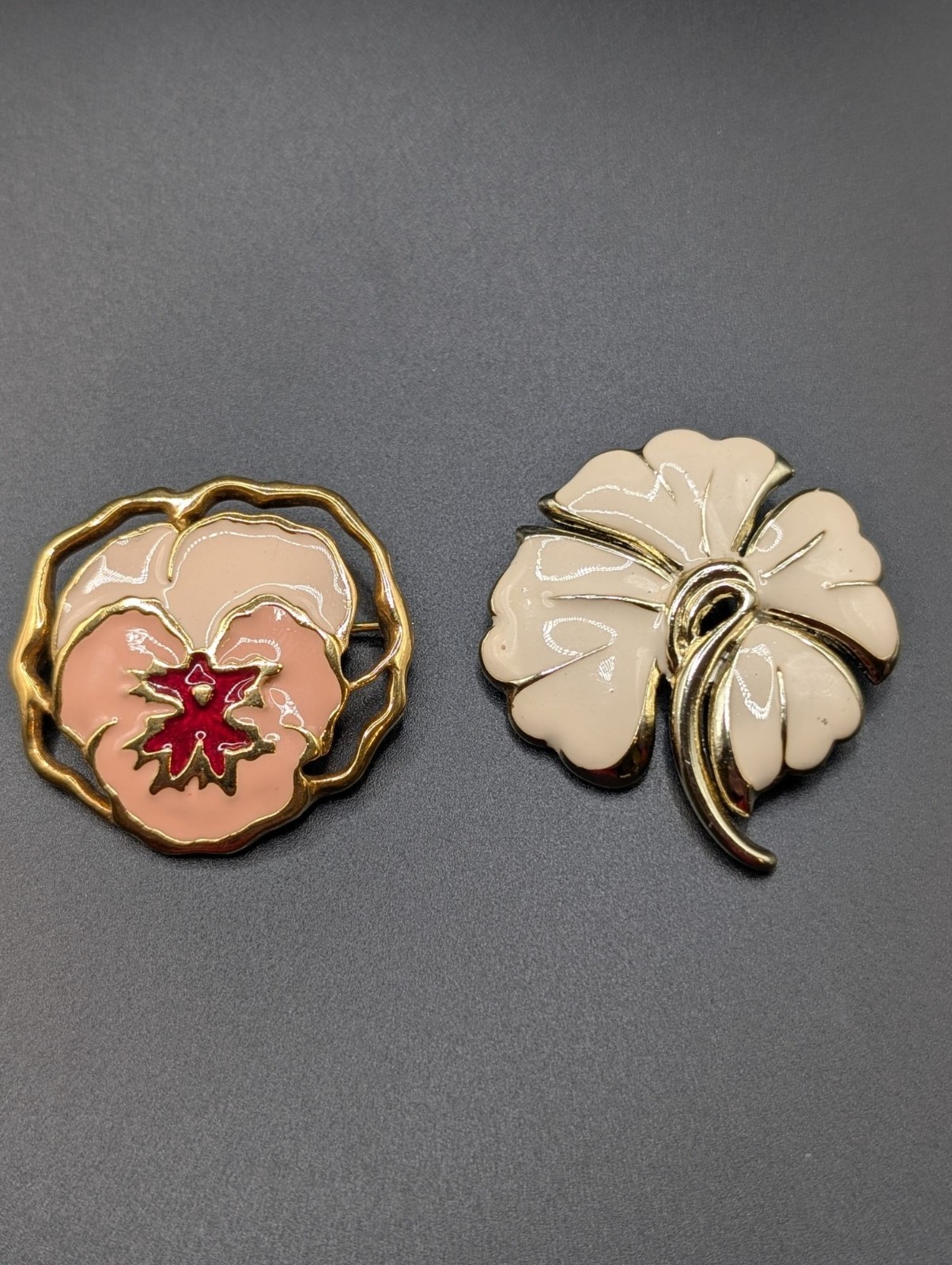 Set of 2 Flower Enamel Pins/Brooches Pink White Gold-tone Feminine Spring Summer