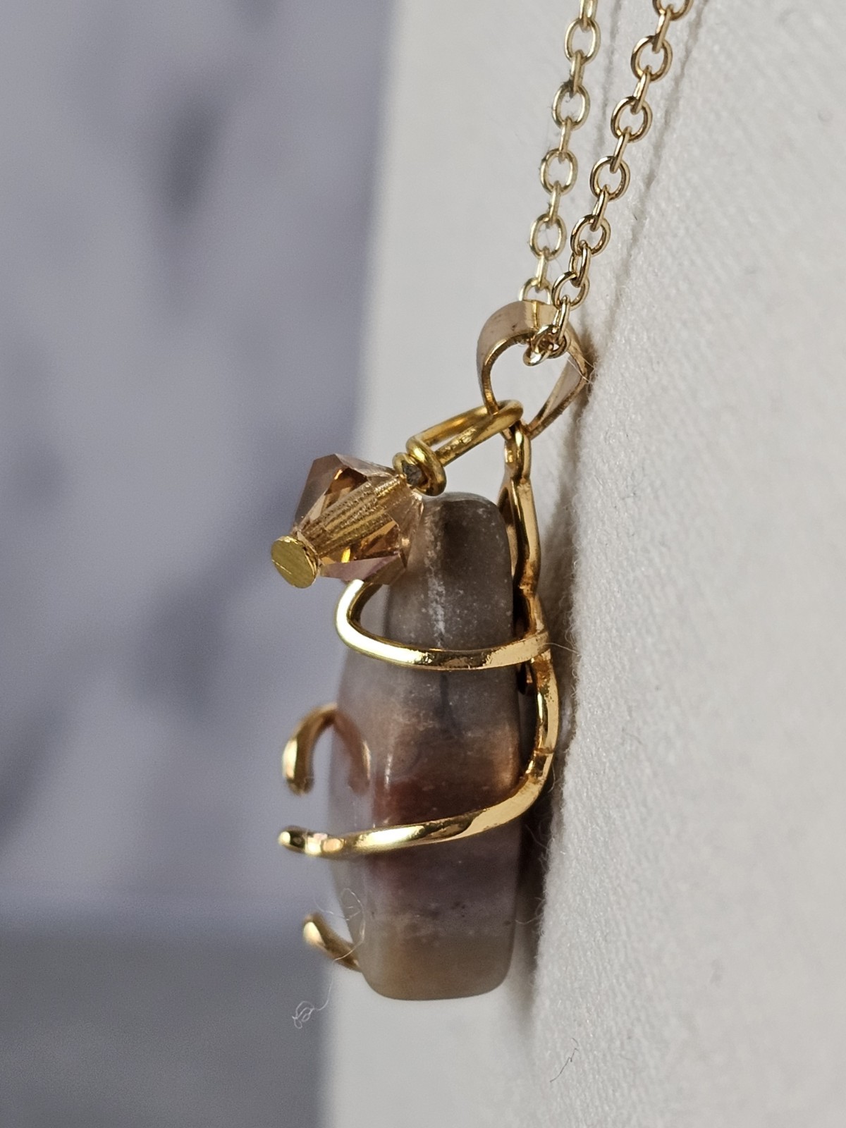 Pink & Brown Ocean Jasper Gold Wrapped Wire Pendant On 17″ Gold Necklace