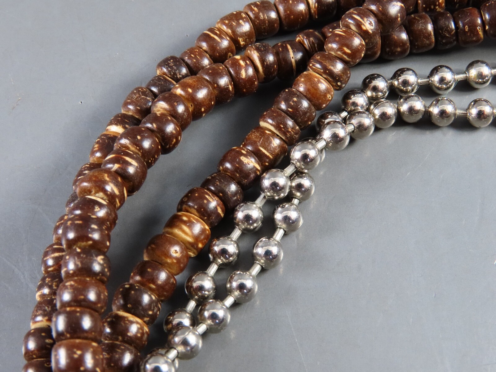 VTG ROBERT ROSE Brown Beaded Necklace WOODEN DISK PENDANT Silver Multi-Strand