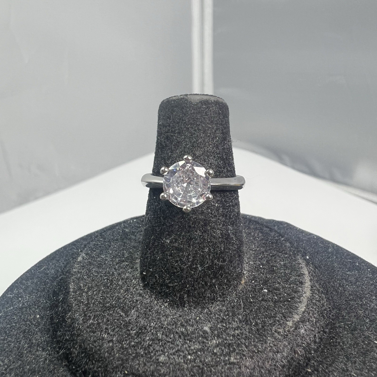 Beautiful 18K RGP Solitaire Engagement Ring 2.56g White Gold Ring