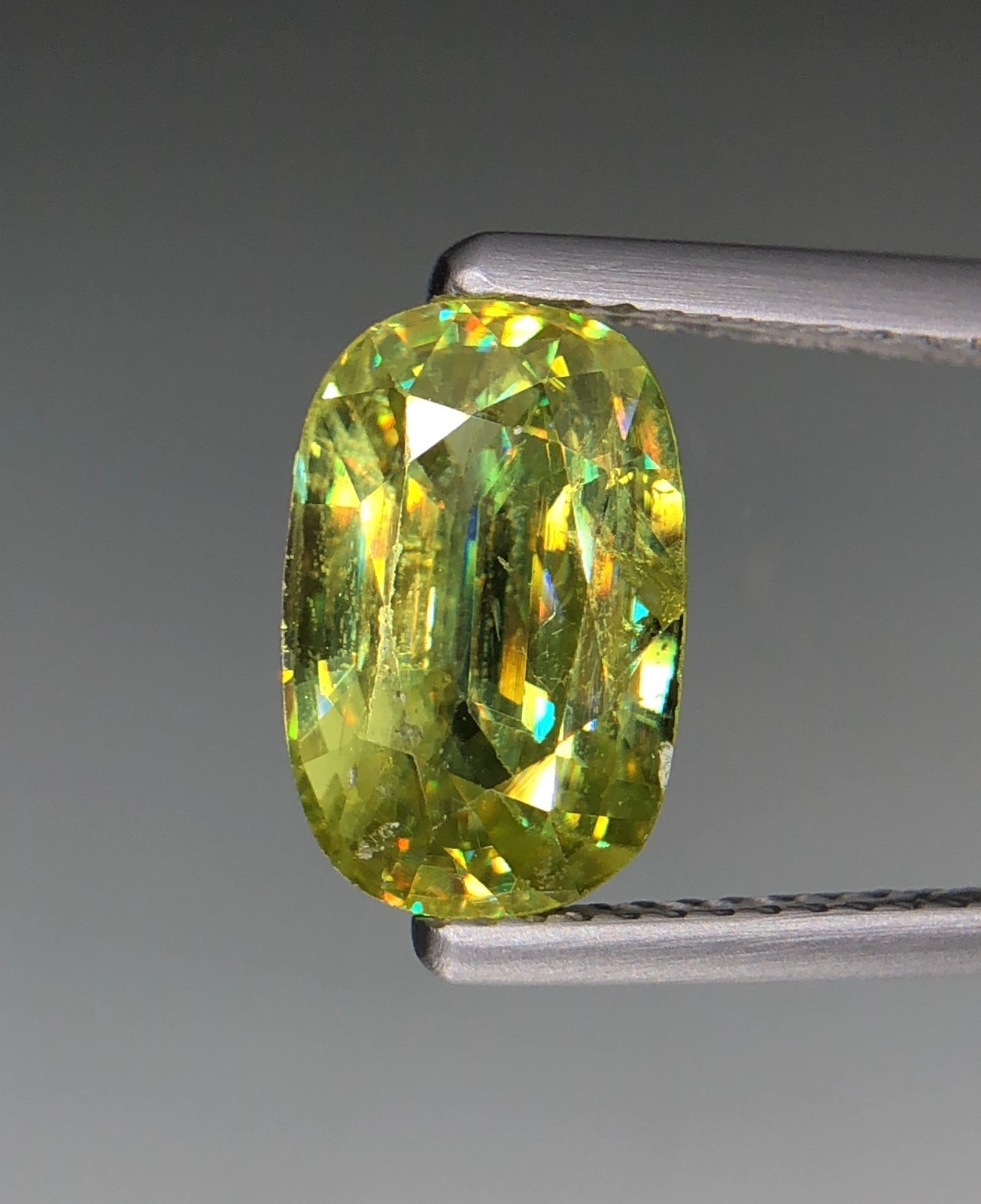 2.92 Ct Natural Faceted Full Fire Sphene / Titanite Oval Cut Loose Gemstone