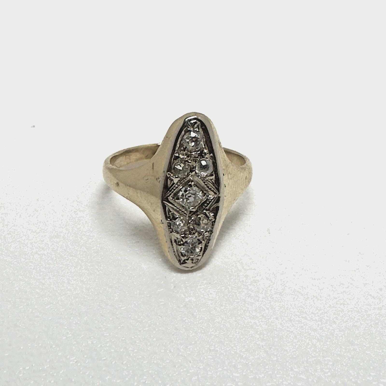 10kt Yellow Antique Ring with 0.32 ctw 7 old cut diamnonds, size 4 1/2, 3 Grams