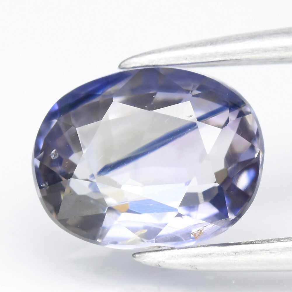 💎 1.10ct 6.8×5.3mm VS Oval Tri Color Sapphire – Unheated, Mozambique Gem