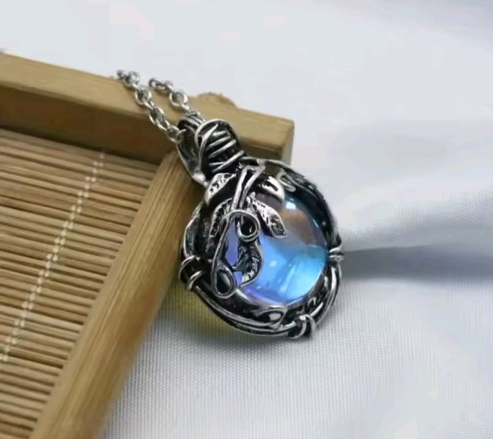 Vintage Crystal Pendant Necklace Gothic Red Quartz Moonstone Charm for Women