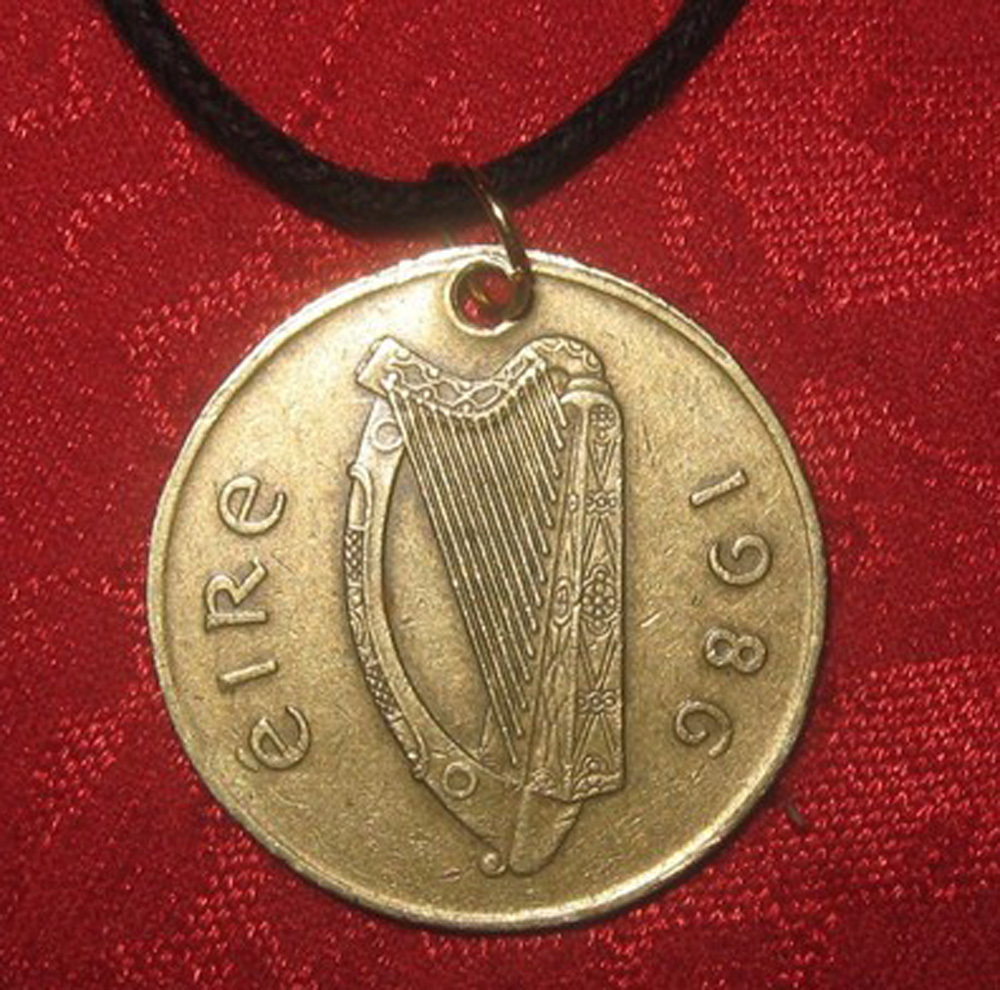 VINTAGE ANTIQUE CELTIC IRISH HORSE/HARP COIN GOLD PENDANT CHARM NECKLACE