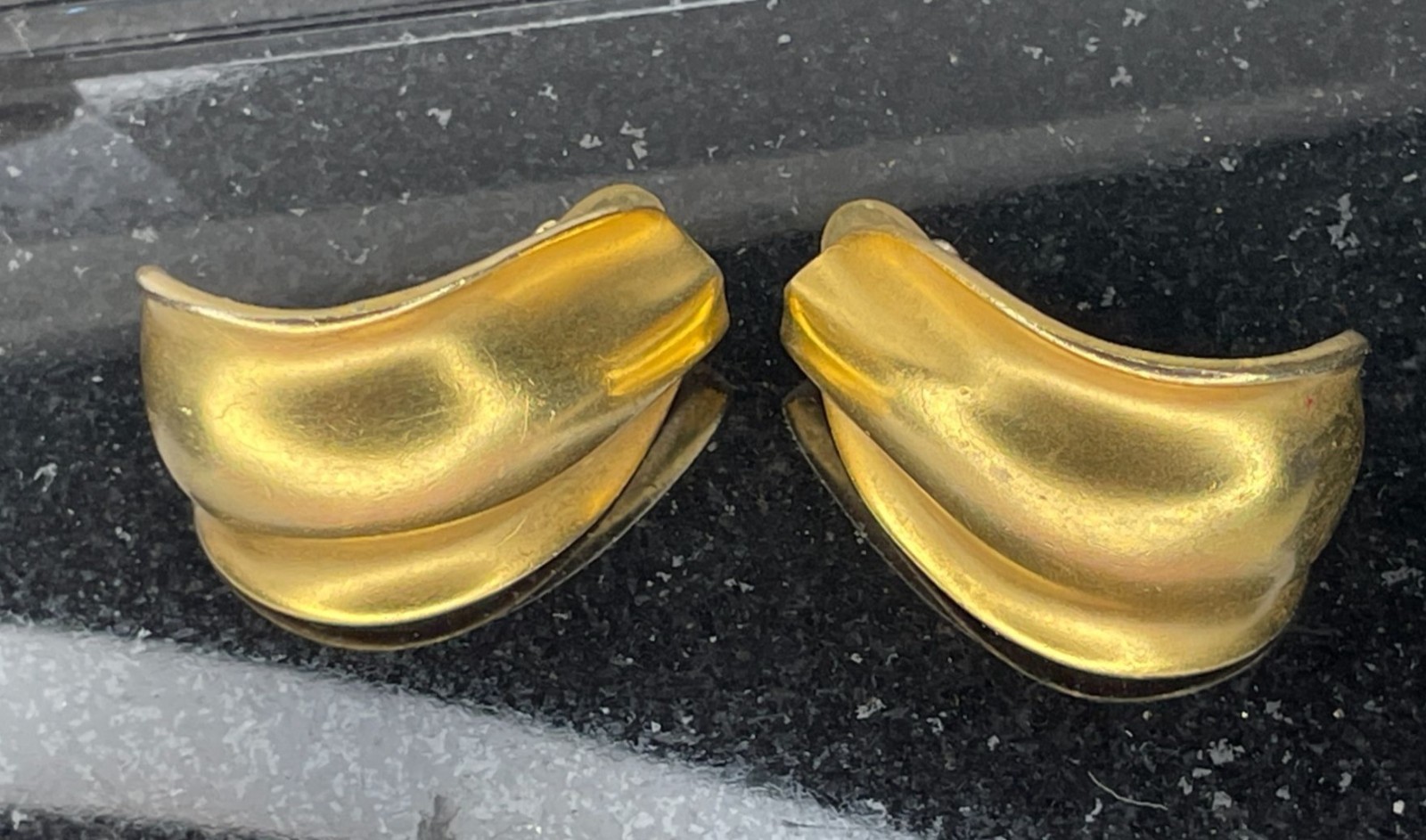 Vintage Modernist Gold Tone Liquid Metal Sculpted Shield Post Stud Earrings 1.5