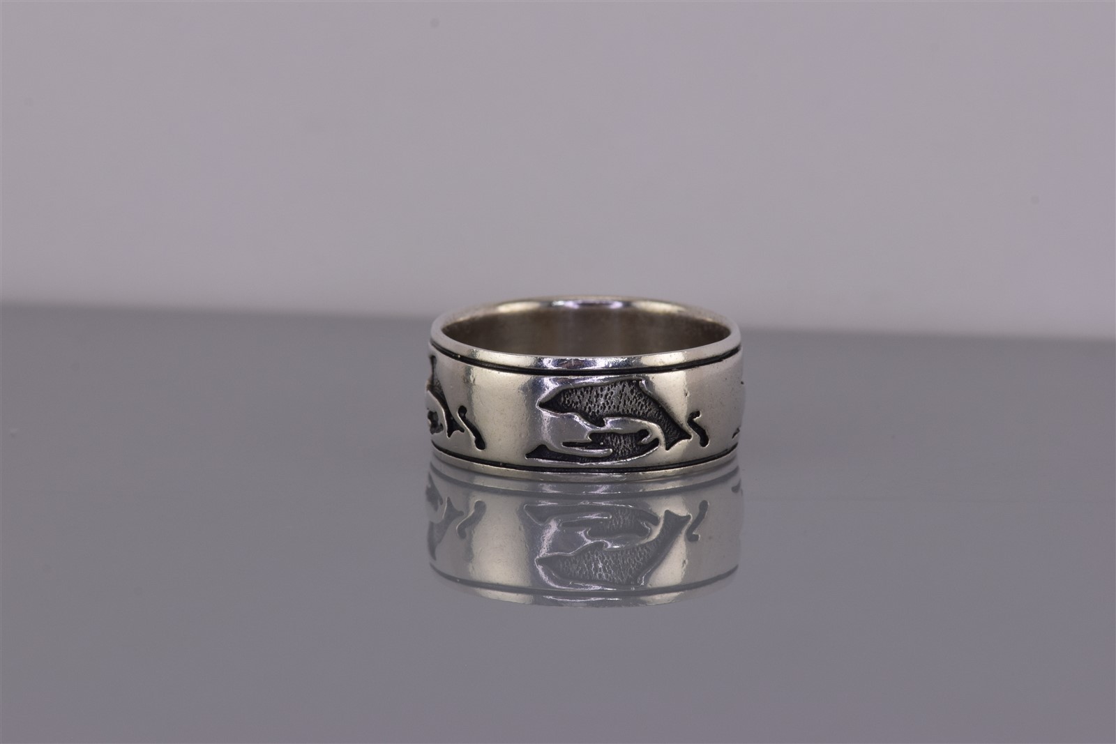 Peter Stone Sterling Silver 8.5mm Carved Jumping Dolphin Band Ring 925 Sz: 9
