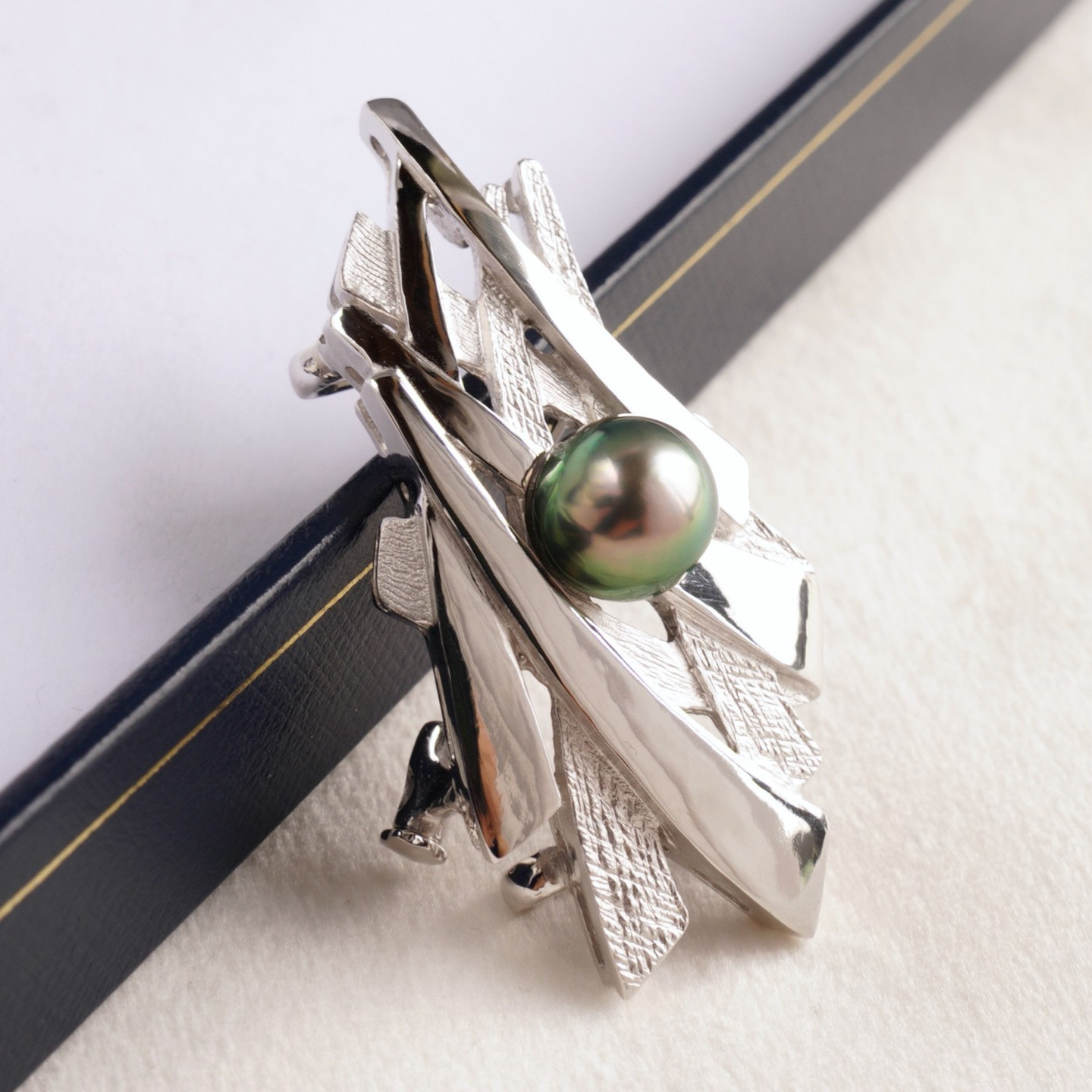 High Luster 9.4mm Oval Peacock Tahitian Pearl Brooch Sterling Silver , 1×2″