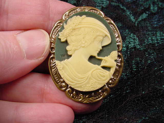 (CM32-8) HAT Saucy Lady flowers green CAMEO brass Pin Jewelry Pendant NECKLACE