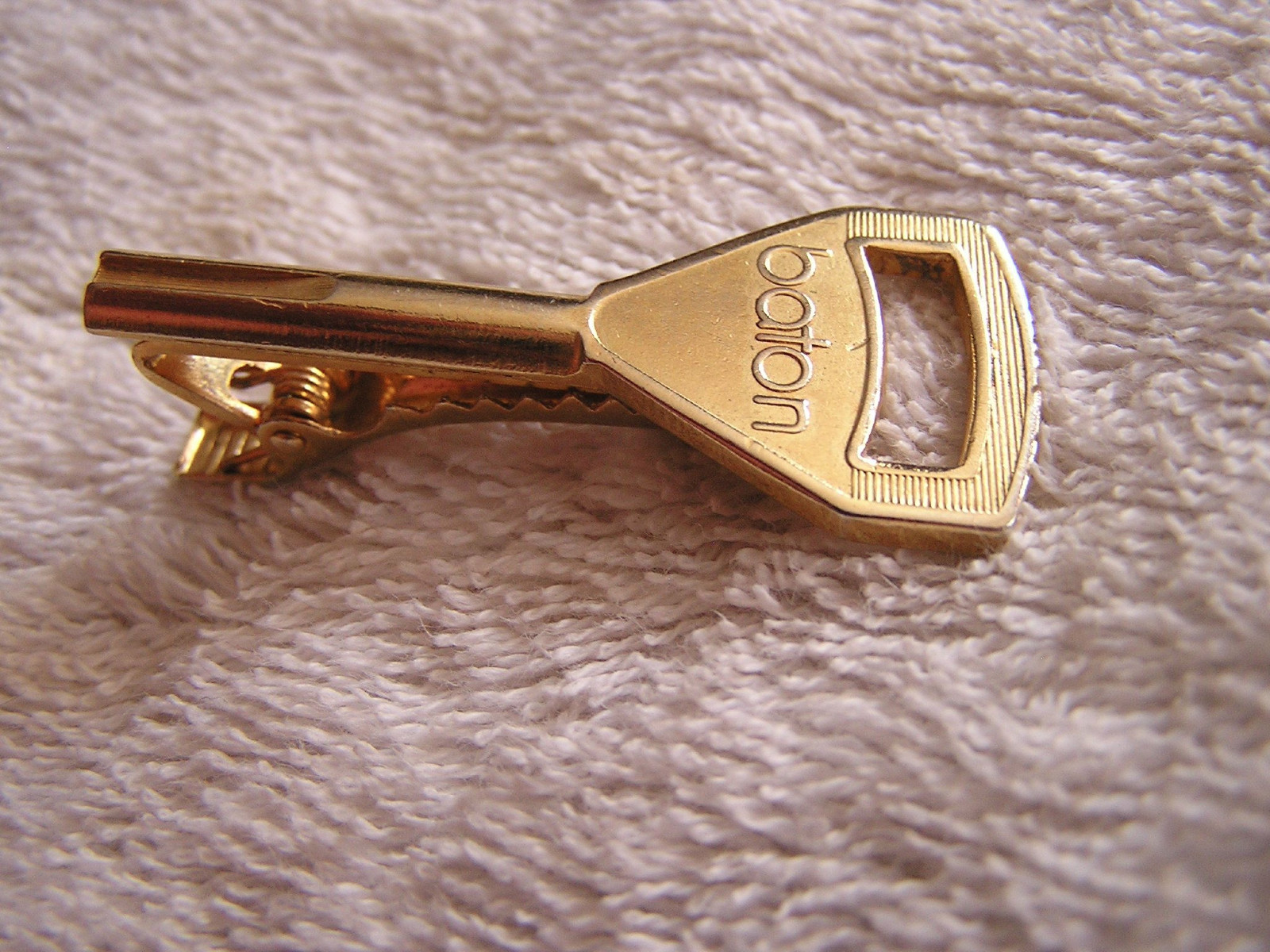 Vintage Tie Clip Tack Clasp Baton shaped like A Key