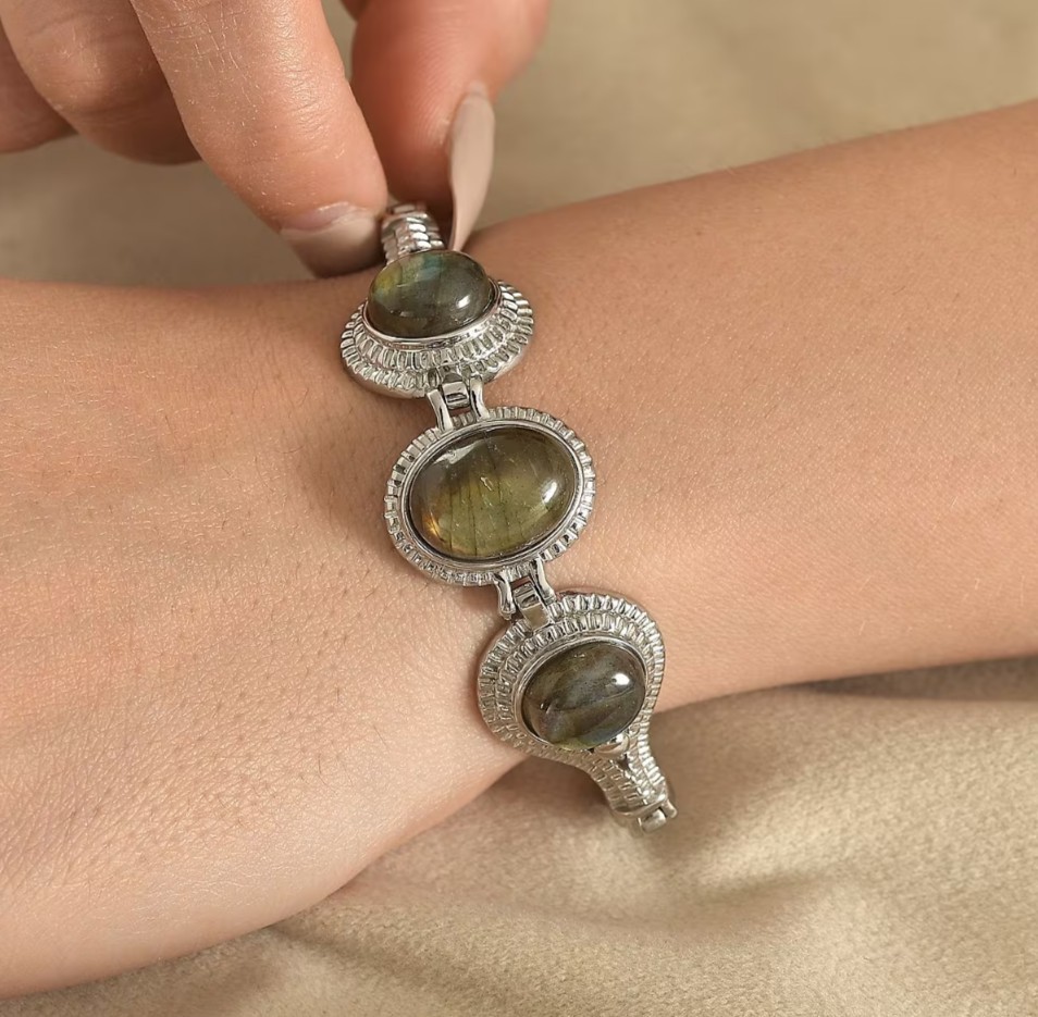 Madagascar Fire Labradorite 22.50 ctw Bracelet in Stainless Steel (6.50-8.0In)