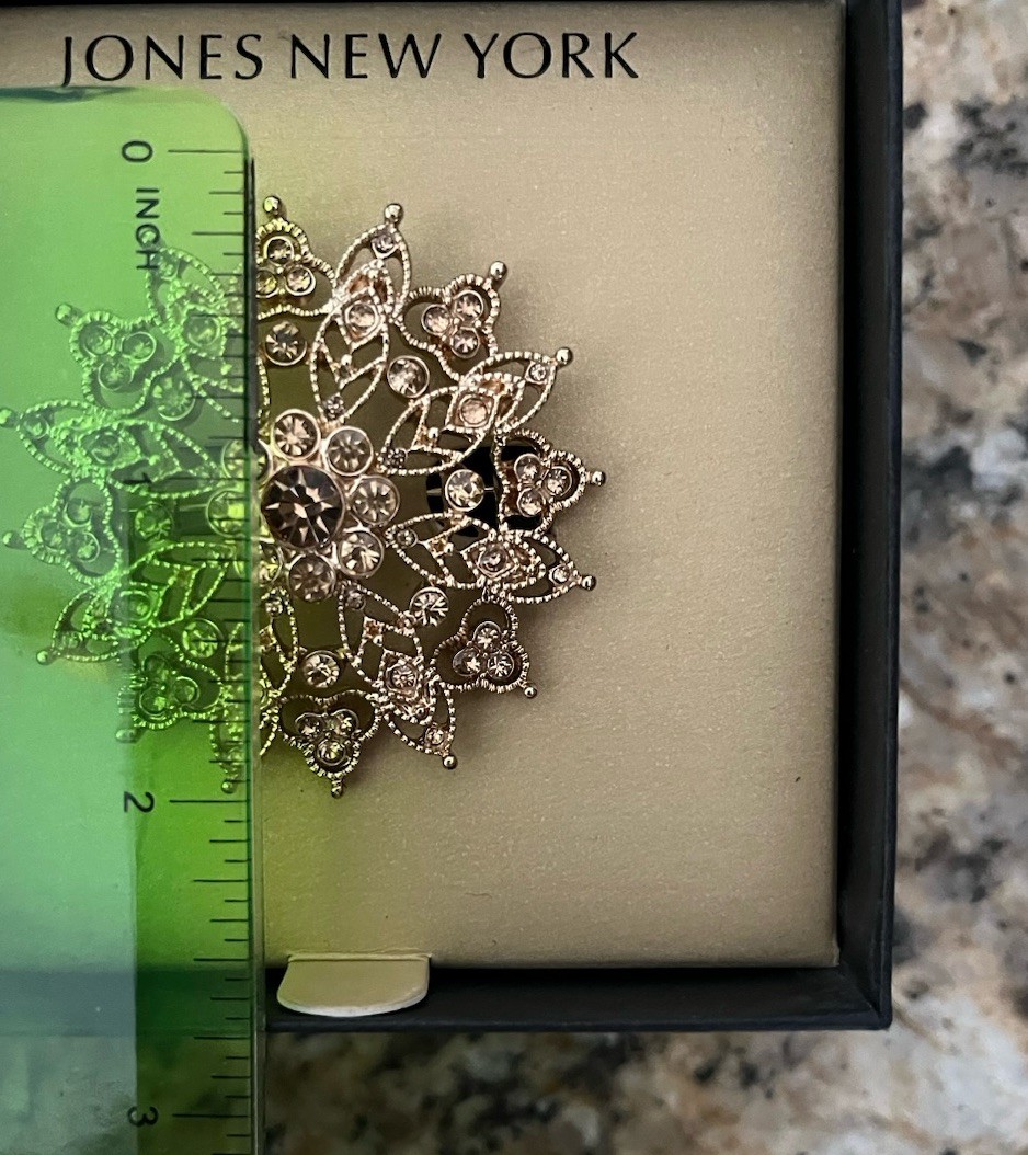 jones New York Gold Glass Crystal Champagne Flower Floral 2” Brooch Pin New NIB